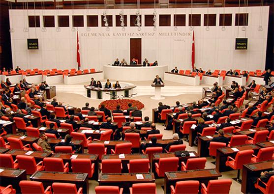 TBMM böhranın bir addımlığında - Foto 1