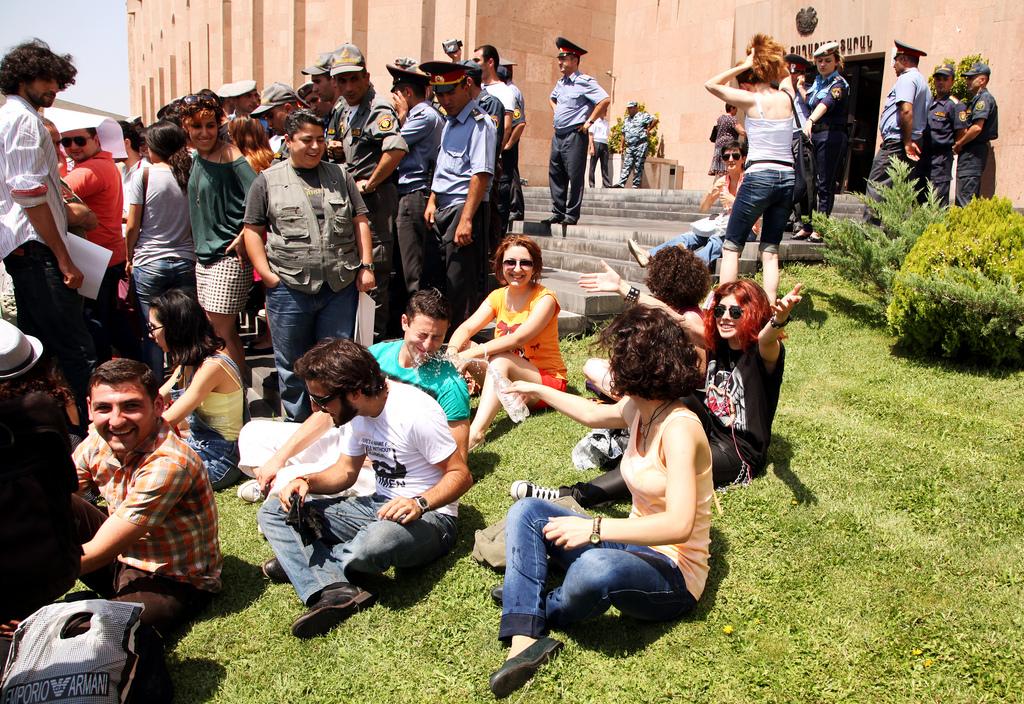 Ermənistan qarış-qarış qarışır - Foto 29